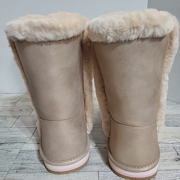 Sugar Girls 4 M Milhoja Cozy Boot‎  Rose Gold NEW FAUX FUR Shimmer - Picture 5 of 8